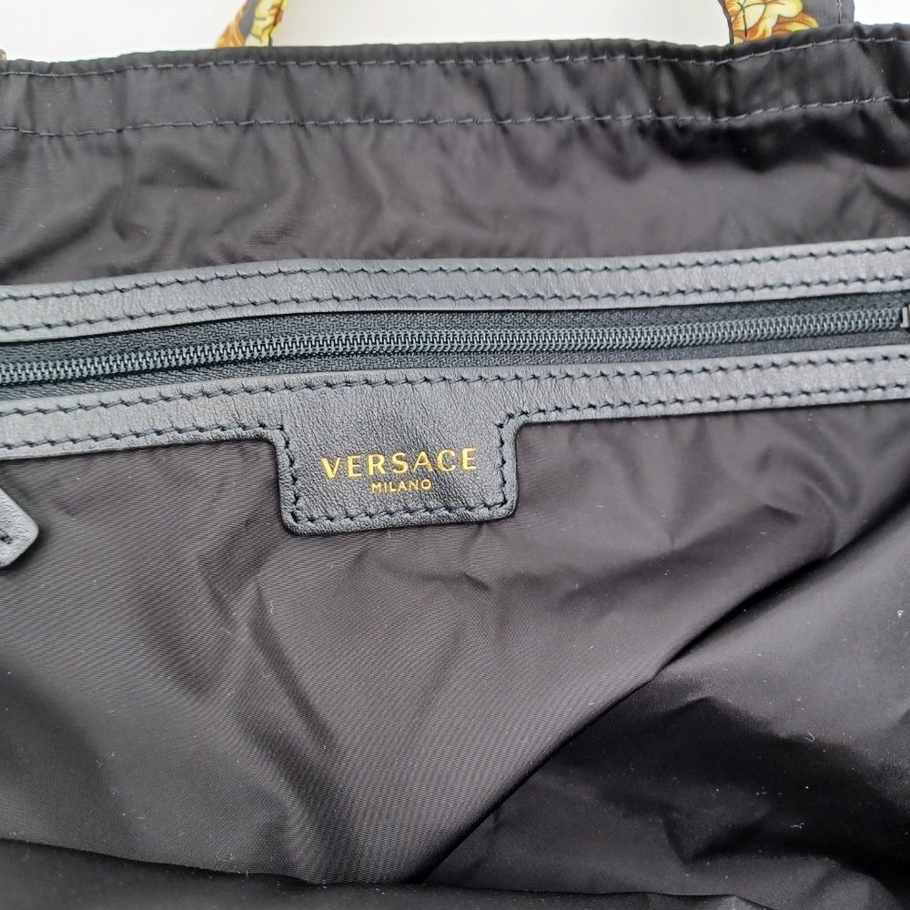 VERSACE Medusa Amplified Print Tote Bag - Picture 7 of 8